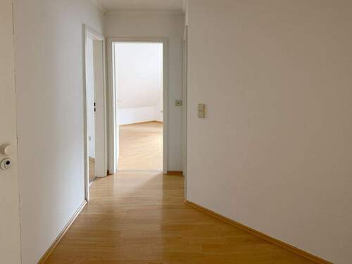 Flur - Blick ins Schlafzimmer - 