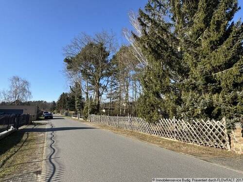 Anliegerstraße - das Grundstück ist rechts gelegen - Grundstück in Grünheide