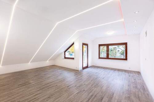 Wohnzimmer OG - 8 Zimmer Mehrfamilienhaus, Wohnhaus in Bietigheim-Bissingen