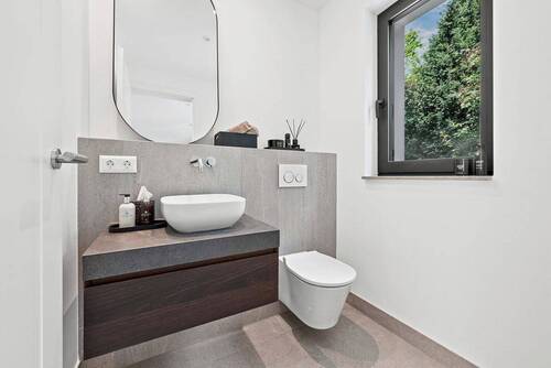 Gäste-WC mit Tageslicht - 