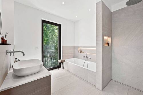 Komfort in allen Bädern - 