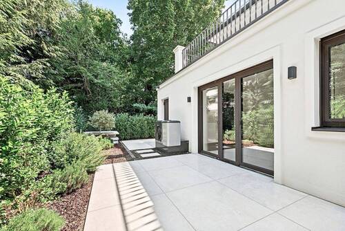 Rückseitige Terrasse am Foyer - 