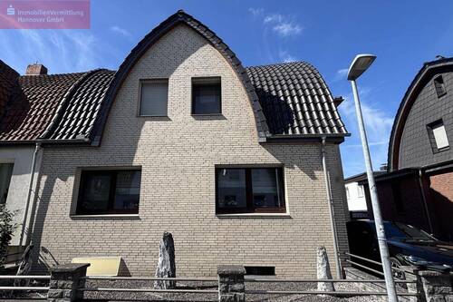 Straßenansicht - Doppelhaushälfte mit Charme - 359.000,00&nbsp;EUR Kaufpreis, ca.&nbsp; 142,00&nbsp;m&sup2;&nbsp;Wohnfl&auml;che