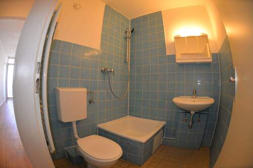 Bad und WC - 2 Zimmer Etagenwohnung in köln