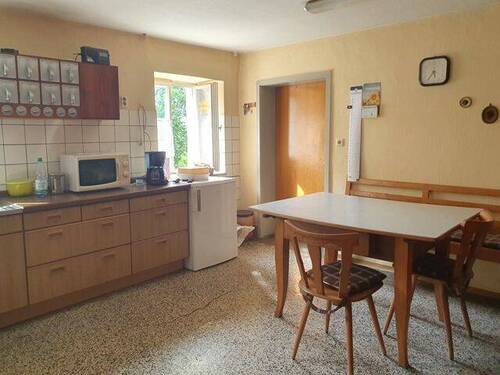 EG: Küche - 1 Zimmer Mehrfamilienhaus, Wohnhaus in Creglingen