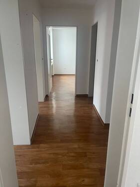 Flur. - 3 Zimmer Etagenwohnung zur Miete in Dortmund