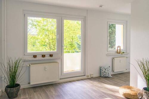 Wohnbereich Vergleichswohnung - Balkonwohnung nahe Vita-Center - 204,00 EUR Kaltmiete, ca.  34,00 m² Wohnfläche
