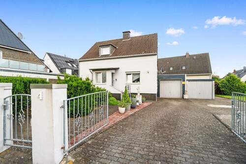 Front - 5 Zimmer Mehrfamilienhaus, Wohnhaus in Düsseldorf