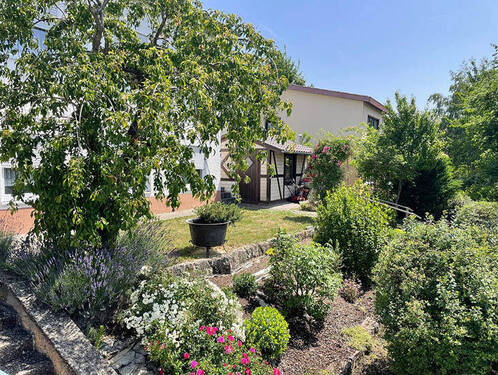 Blick auf das Gartenhaus - 