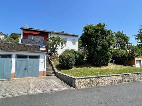 Wohnhaus Blick von der Straße - 6 Zimmer Einfamilienhaus zum Kaufen in Weikersheim