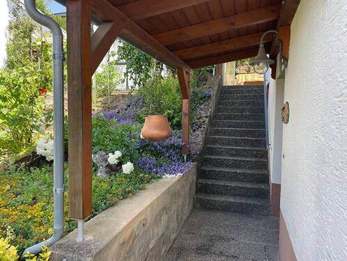 Auf dem Weg ins Haus - 6 Zimmer Einfamilienhaus in Weikersheim