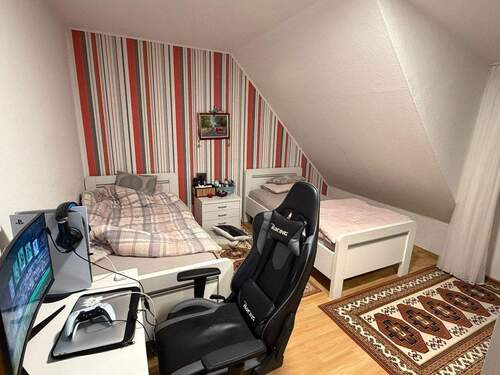 Schlafzimmer OG u DG Wohnung (2) - 