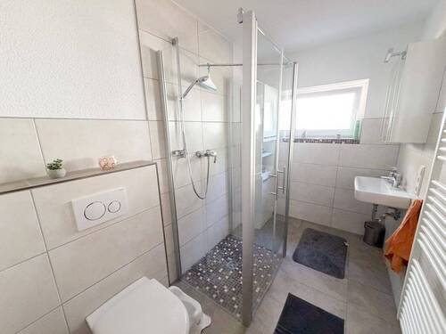 Badezimmer EG - 7 Zimmer Mehrfamilienhaus, Wohnhaus in Künzelsau