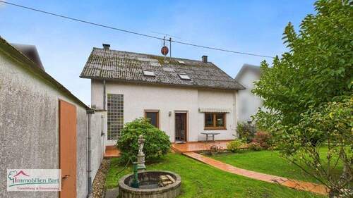 Rückansicht mit Terrasse - 