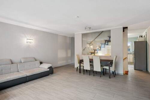 Wohnzimmer - 5 Zimmer Reihenmittelhaus zum Kaufen in Mönchengladbach