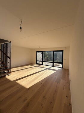 Wohnzimmer - Sparen & genießen: Modernes Haus, Klasse A, direkt einziehen! St. Augustin