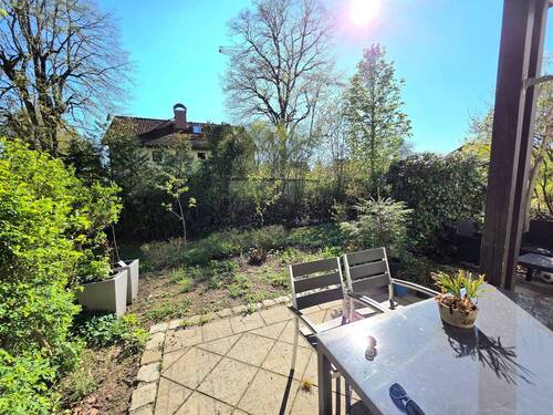 Sonnige Terrasse im Grünen - Großzügige Familienwohnung mit Gartenterrasse und 2 Bädern in toller Lage...