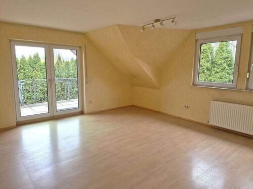 Wohn-/Esszimmer - 