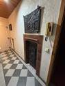 Diele hier wird der Kamin befeuert - 