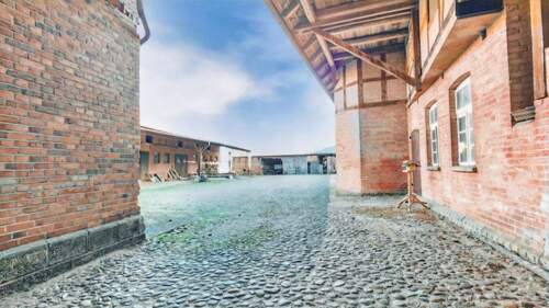 Hofansicht - 1 Zimmer Bauernhaus, Landhaus zum Kaufen in Wittingen