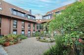 Harmonischer Innenhof mit gepflegter Gartenanlage und stilvollem Ambiente - Exklusiver Business Campus mit Einfamilienhaus in bester Lage von Krefeld-Bockum