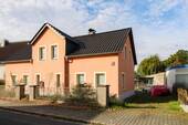 Haus mit Einfahrt - 