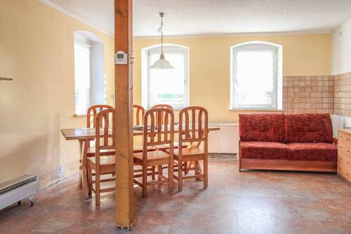 Wohnzimmer mit Küchenzeile - Einfamilienhaus mit 78,20 m&sup2; in Wülknitz zum Kaufen