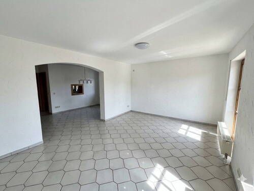 Helles Wohnzimmer - 5 Zimmer Doppelhaushälfte in Ostermünchen