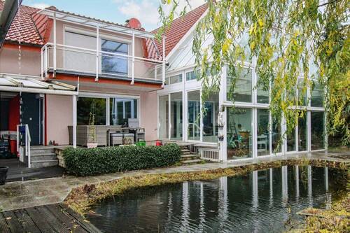 Teich_Wintergarten_Terrasse - Großzügiges 8-Zi. Haus plus Bungalow, Wintergarten, Garage, 2 Carports in Braunschweig Weststadt
