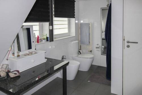 Badezimmer_2_OG_Sicht_2 - 