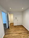 Flur mit Abstellkammer - 