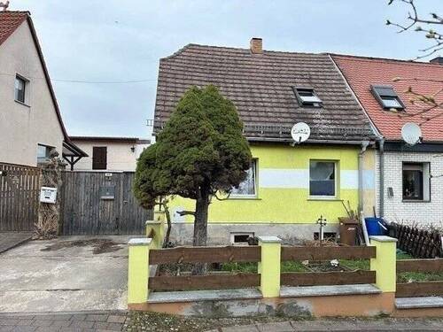 Vorderansicht.jpg - +++ Doppelhaushälfte in guter Lage von Goseck +++