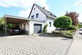 Vorderansicht (7) - Freistehendes Ein- bis Zweifamilienhaus in beliebter und familienfreundlicher Lage * ca. 190,24 m² * erweitert, sanie...