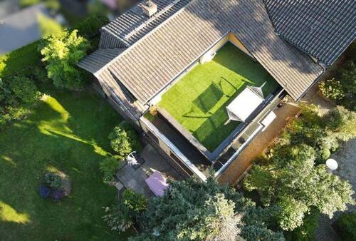 Haus mit Garten von oben - 