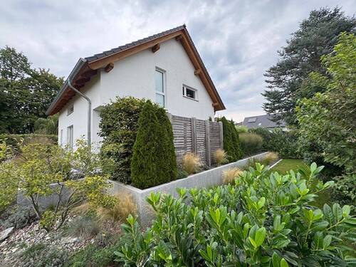 Bild 02 - Modernes freistehendes Einfamilienhaus mit Carport und eingewachsenem Garten in ruhiger Wohnlage im Ostseebad Koserow auf der Insel Usedom