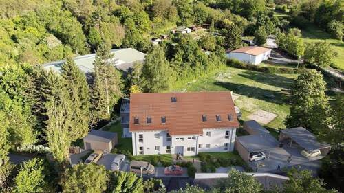 Ansicht Nord/Eingangsbereich - 2 Zimmer Etagenwohnung zum Kaufen in Gerbrunn