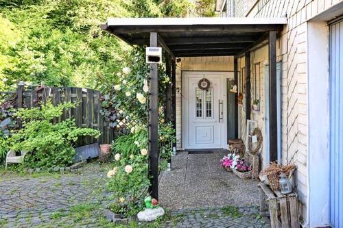 Eingangsbereich - 5 Zimmer Mehrfamilienhaus, Wohnhaus zum Kaufen in Kölbingen
