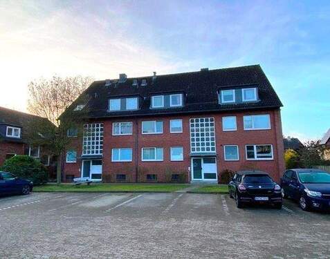 Ansicht Ost - anlageeigener Parkplatz - 2 Zimmer Etagenwohnung in Hamburg