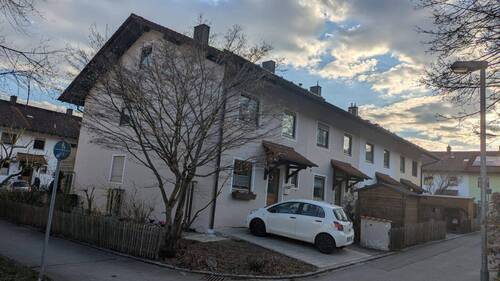 Stellplatz vorne - Reihenendhaus mit 135,00 m&sup2; in Trostberg zum Kaufen