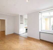 Gepflegte 2-Zimmer-Altbauwohnung mit großzügigen Grundriss und Südbalkon im Innenhof von Schwabing! - München Maxvorstadt