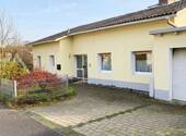 Außenansicht - 7 Zimmer Mehrfamilienhaus, Wohnhaus zum Kaufen in Lollar