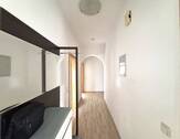 3.Flur links - 7 Zimmer Einfamilienhaus in Berne