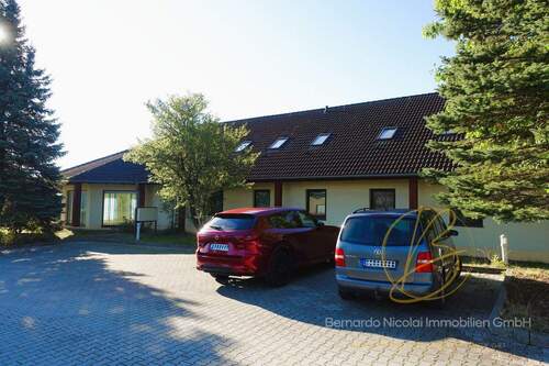 Verwaltungsgebäude - 