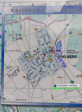 Lage in Spielberg / Aushang Haltestelle - Grundstück in Karlsbad zum Kaufen
