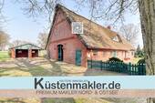 Reetdachttraum Bauernhaus - Reetdachtraum in Alleinlage - Charmantes Bauernhaus mit zwei Wohneinheiten & Scheune