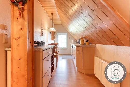 Charmante Küche im Dachgeschoss - 