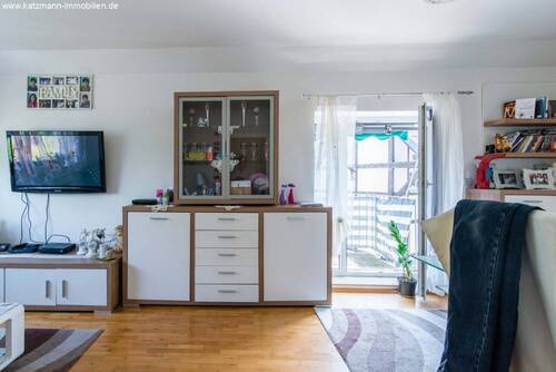 Essbereich mit Zugang zum Balkon - 