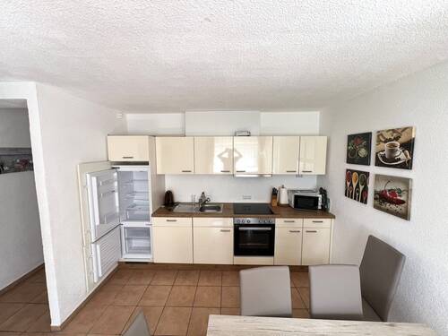 1_ Küche.JPEG - 4 Zimmer Wohnung mit hauseigenem Hallenbad