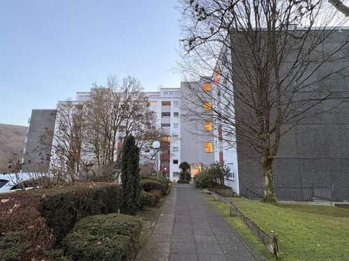 Liegenschaft - Große und helle 2 Zimmerwohnung mit Balkon und Aussicht auf die Natur
