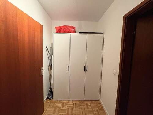 weiterer Flur mit viel Platz - 